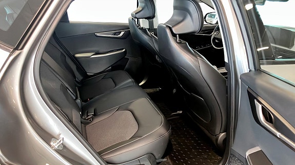 Kia EV6 5 of 9