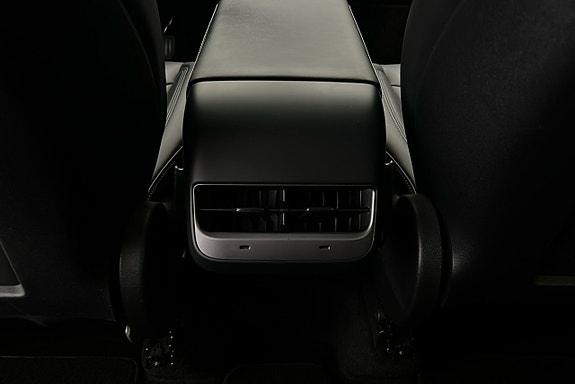 Tesla Model Y 23 of 26