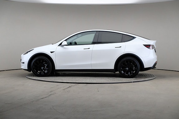 Tesla Model Y 4 of 26