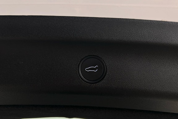 Tesla Model Y 14 of 26