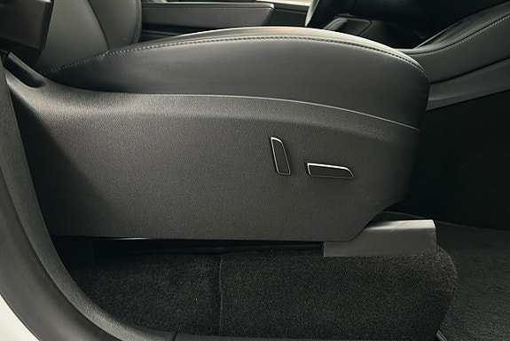 Tesla Model Y 19 of 26