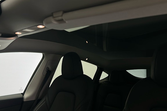 Tesla Model Y 16 of 26