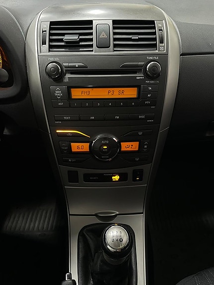 Toyota Corolla 17 of 23