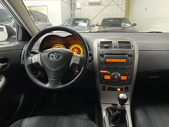 Toyota Corolla 14 of 23