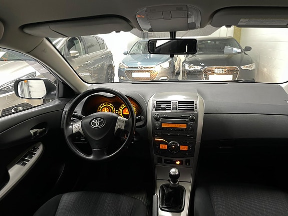 Toyota Corolla 13 of 23