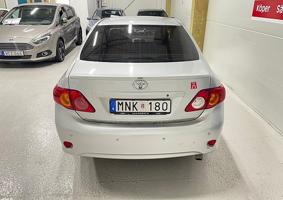 Toyota Corolla 8 of 23