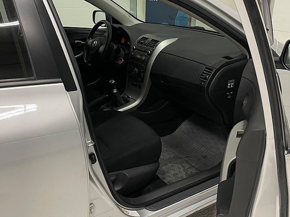 Toyota Corolla 18 of 23