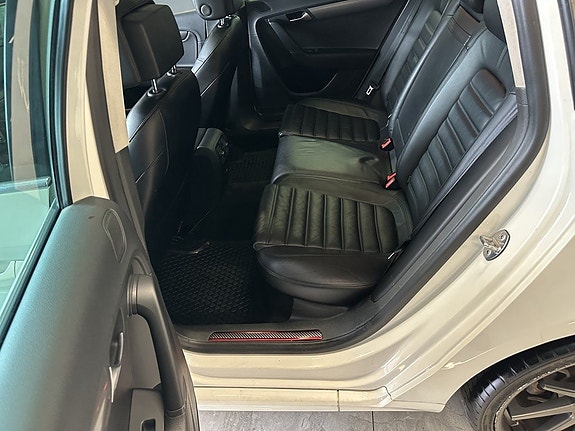 Volkswagen Passat 19 of 21