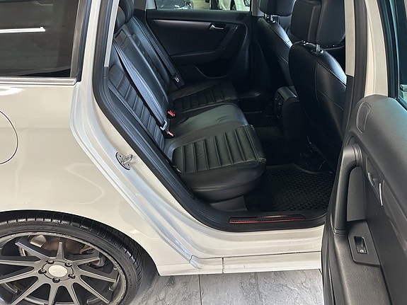 Volkswagen Passat 18 of 21