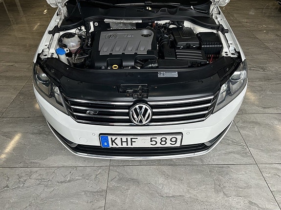 Volkswagen Passat 13 of 21
