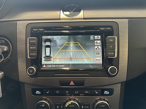 Volkswagen Passat 10 of 21