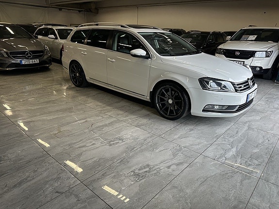 Volkswagen Passat 2 of 21