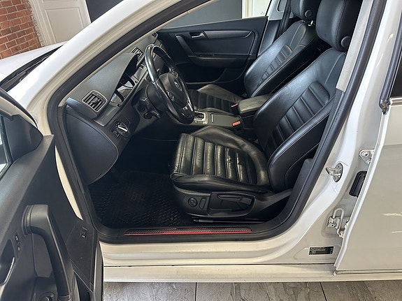 Volkswagen Passat 16 of 21