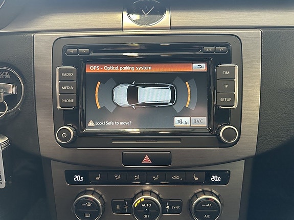 Volkswagen Passat 11 of 21