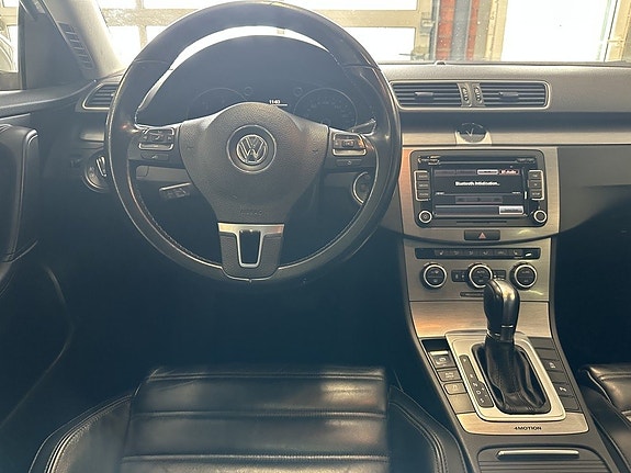 Volkswagen Passat 9 of 21