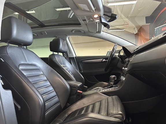 Volkswagen Passat 7 of 21