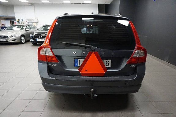 Volvo V70 7 of 12