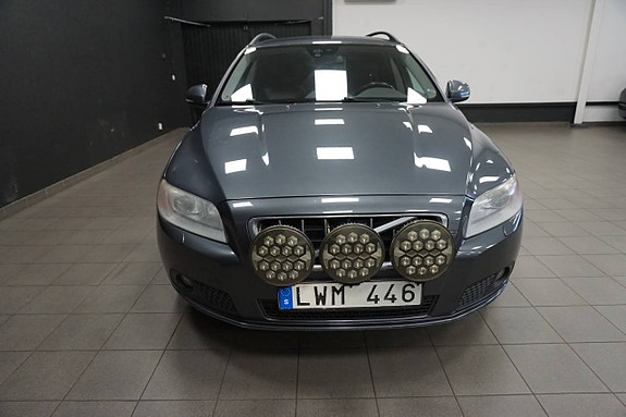 Volvo V70 3 of 12