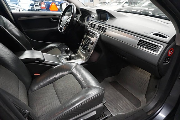 Volvo V70 9 of 12