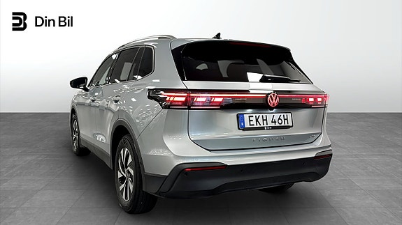 Volkswagen Tiguan 3 of 12