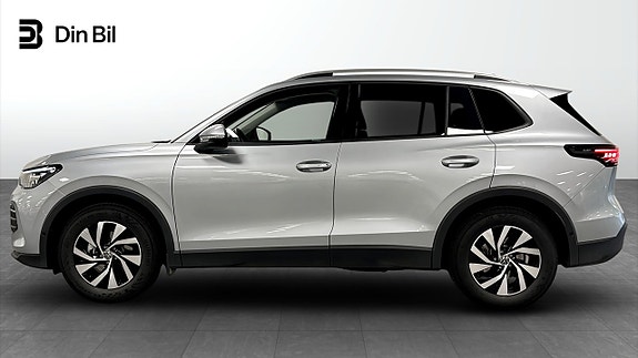 Volkswagen Tiguan 2 of 12