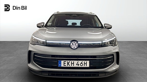 Volkswagen Tiguan 4 of 12