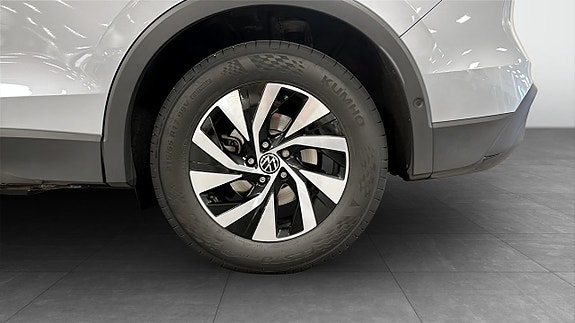 Volkswagen Tiguan 6 of 12