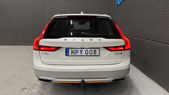 Volvo V90 Cross Country 8 of 30