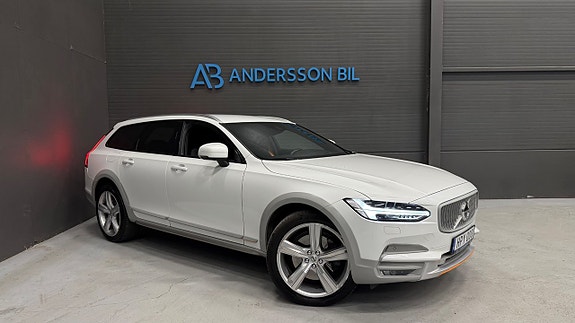 Volvo V90 Cross Country 2 of 30