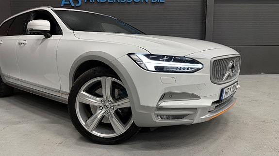 Volvo V90 Cross Country 3 of 30