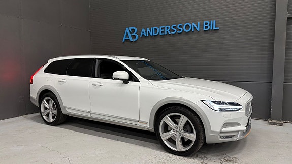 Volvo V90 Cross Country 4 of 30