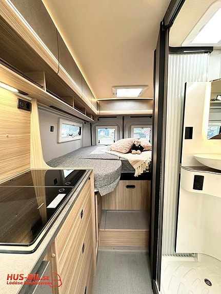 Pössl Summit 600 Shine L E / 2027 / Långbädd / 180hk / Litium / Solpanel 10 of 27