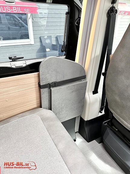 Pössl Summit 600 Shine L E / 2027 / Långbädd / 180hk / Litium / Solpanel 5 of 27