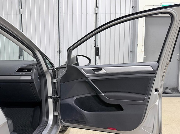 Volkswagen Golf I 21 of 23