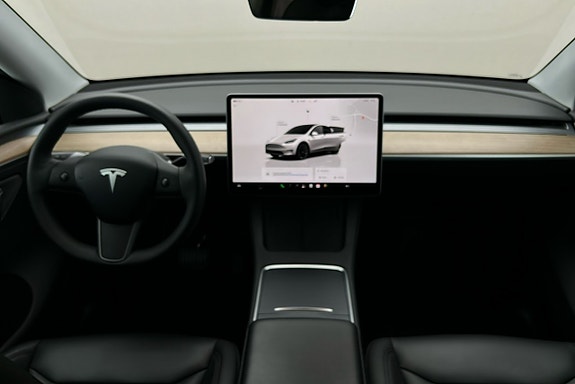 Tesla Model Y 3 of 3