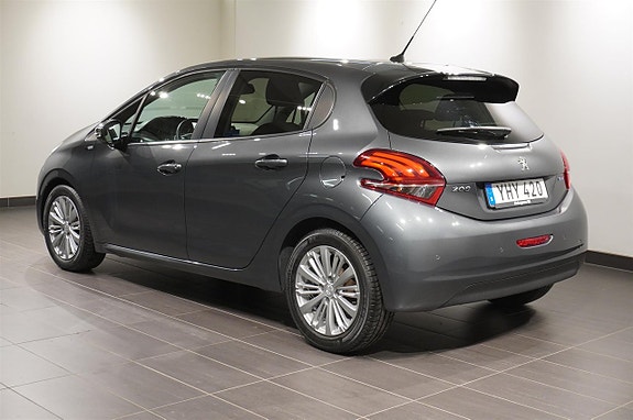 Peugeot 208 3 of 13