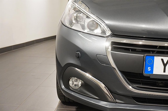 Peugeot 208 8 of 13