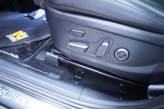 Hyundai Santa Fe 12 of 16