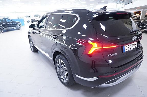 Hyundai Santa Fe 3 of 16