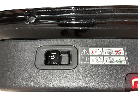 Mercedes-Benz C300 e 23 of 24