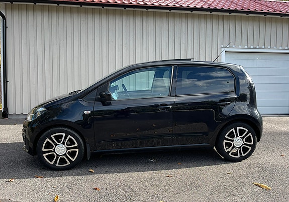 Volkswagen UP! 2 of 7