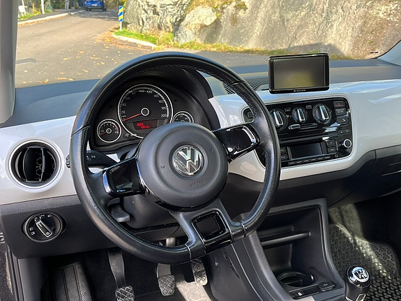Volkswagen UP! 6 of 7