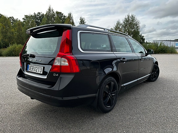 Volvo V70 4 of 17