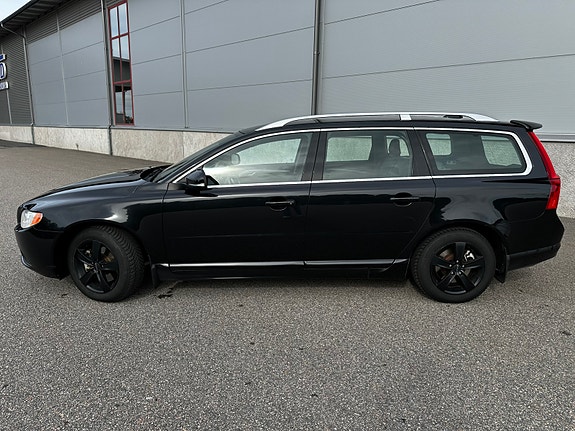 Volvo V70 2 of 17