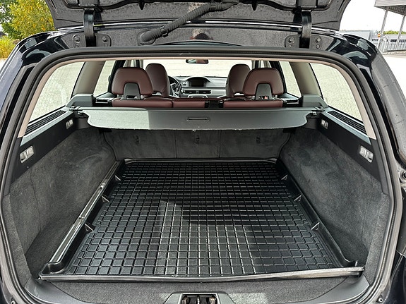 Volvo V70 7 of 17