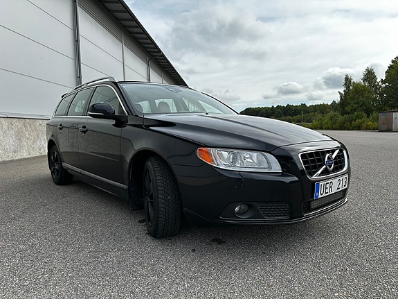Volvo V70 6 of 17