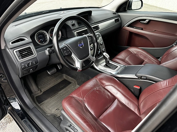 Volvo V70 8 of 17