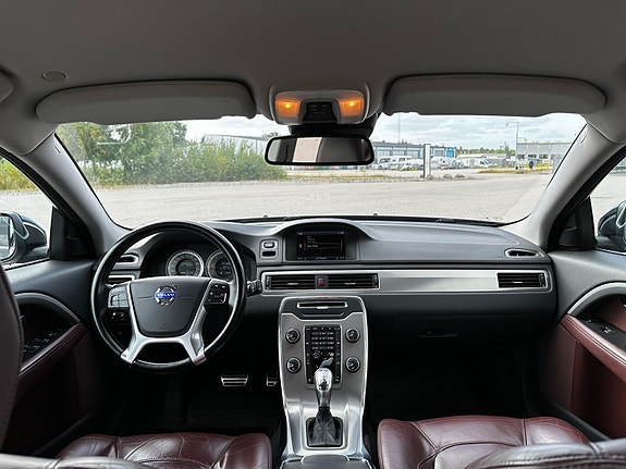 Volvo V70 11 of 17