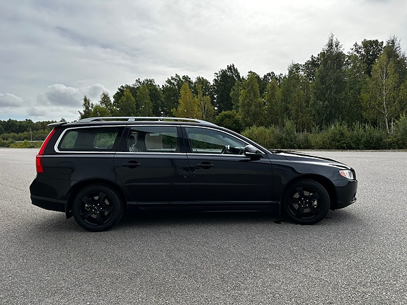 Volvo V70 5 of 17