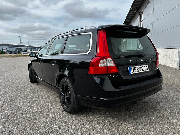 Volvo V70 3 of 17